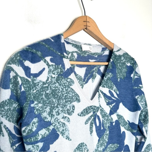 TSE | Floral V-neck Cashmere Sweater Size Small - Picture 3 of 6